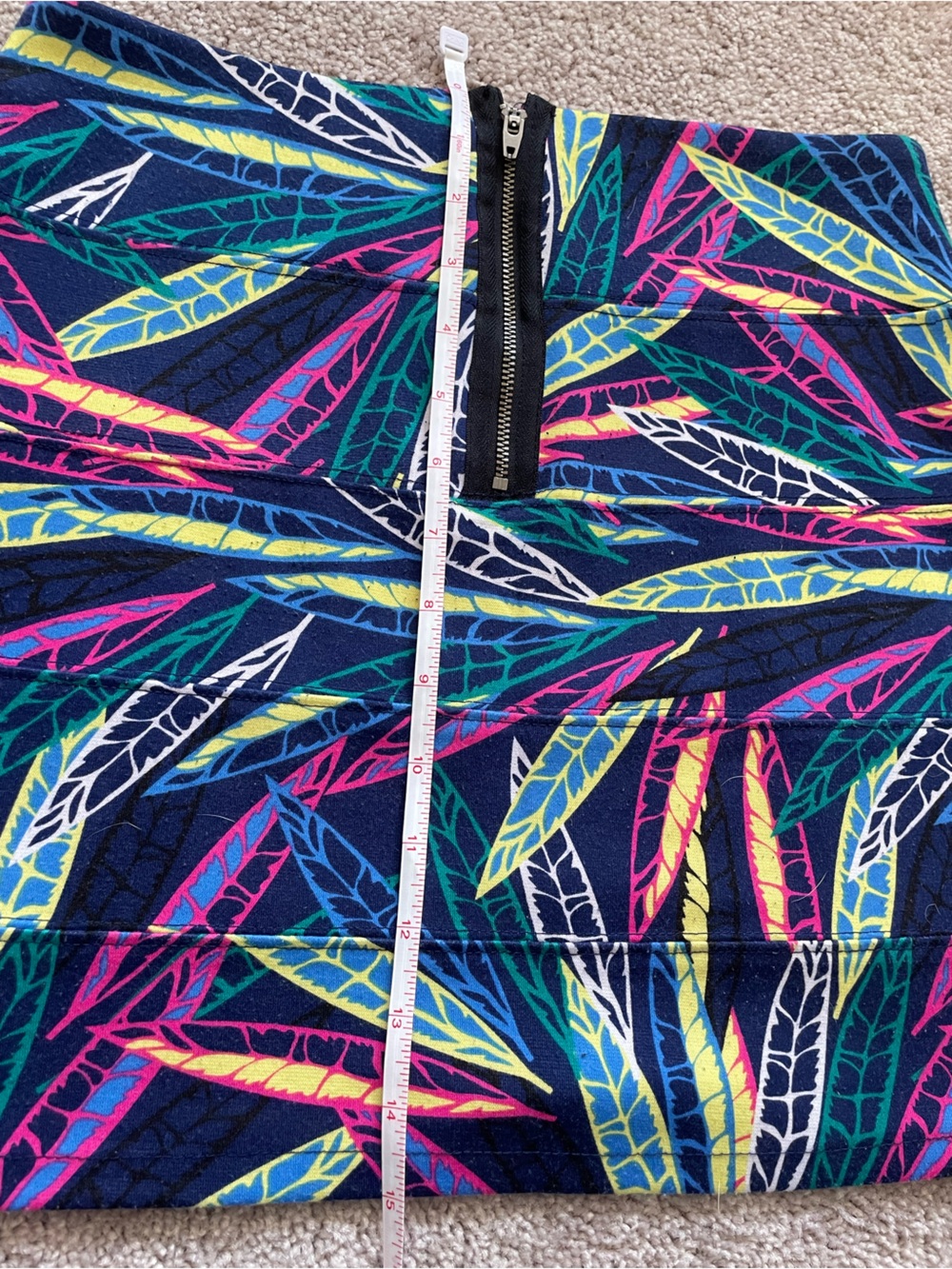 Bodycon Mult Colored Leaves Mini - Picture 4 of 16